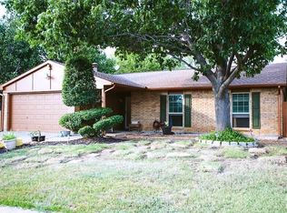 7409 Sandhurst Ln S, North Richland Hills, TX 76182