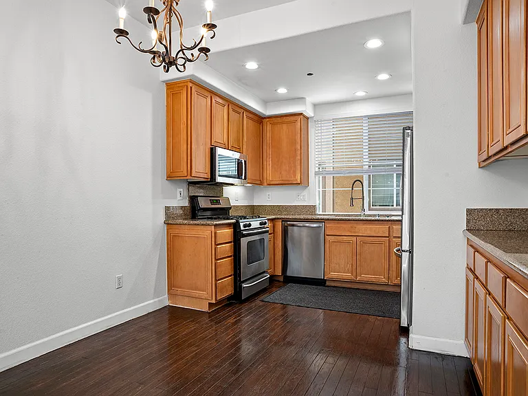 644 Hatfield Dr — Photo 8