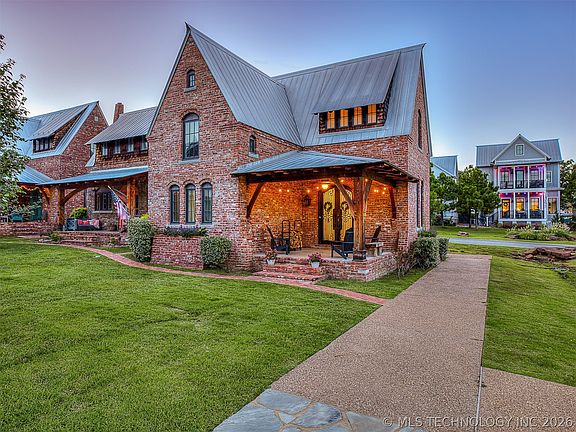 2nd image of 43 Redbud St #D
