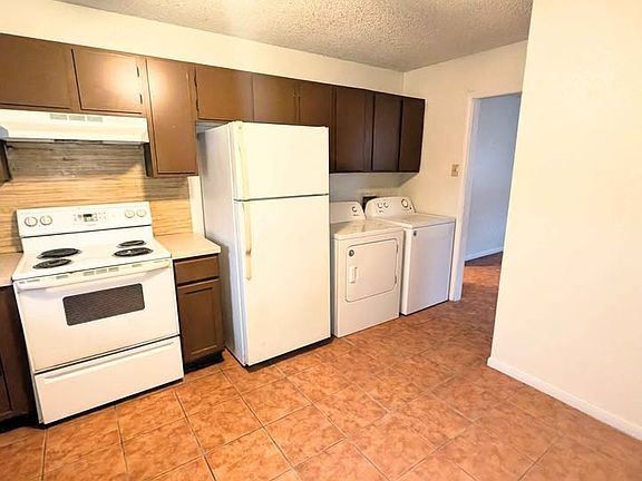 3rd image of 904 Dryden Ave #A