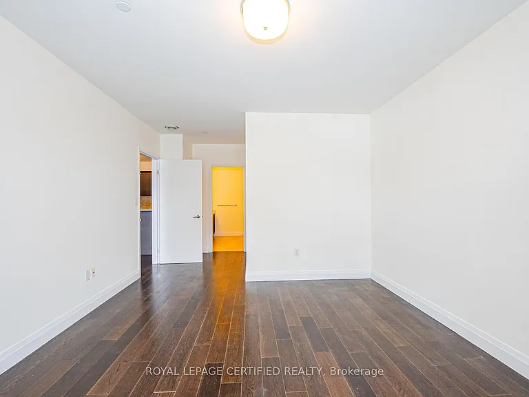 26 Wellington St #205 — Photo 28