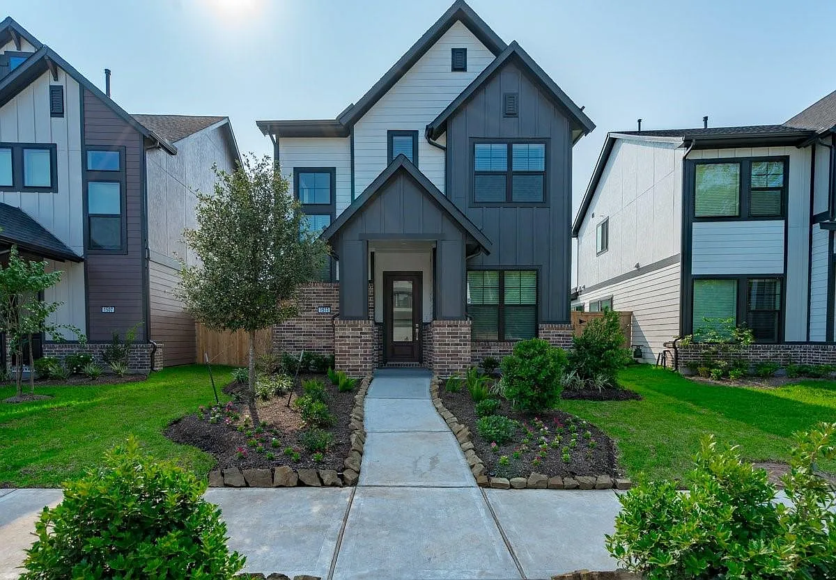 3 bed, 2.5 bath, 2190 sqft, $3,000 — Photo 1