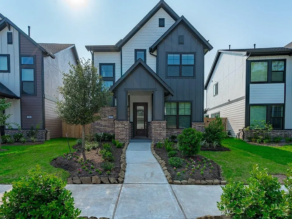 1511 Emma Lake Dr