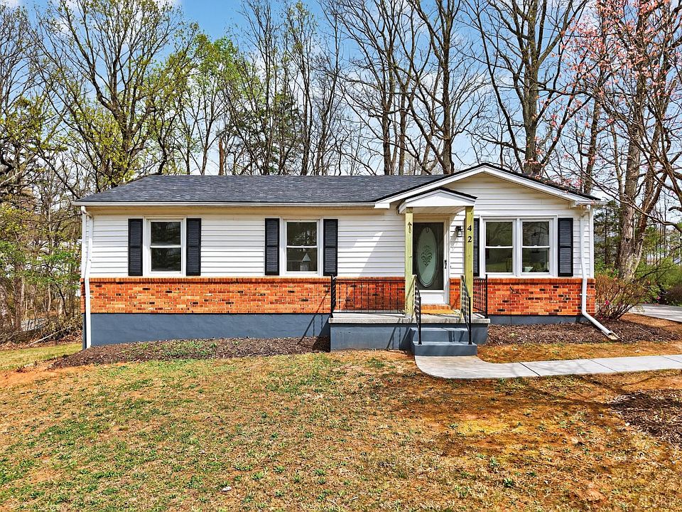 1st image of 42 Knoll Woods Dr
