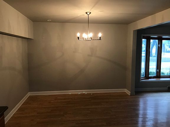 5th image of 118 E Belden Ave