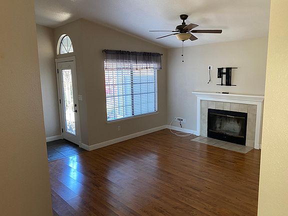 3rd image of 700 Meadowhawk Dr