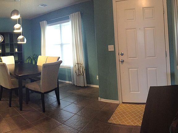 Modern and Inviting Entryway