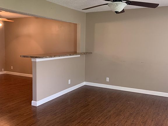 LIVING ROOM / DINING ROOM