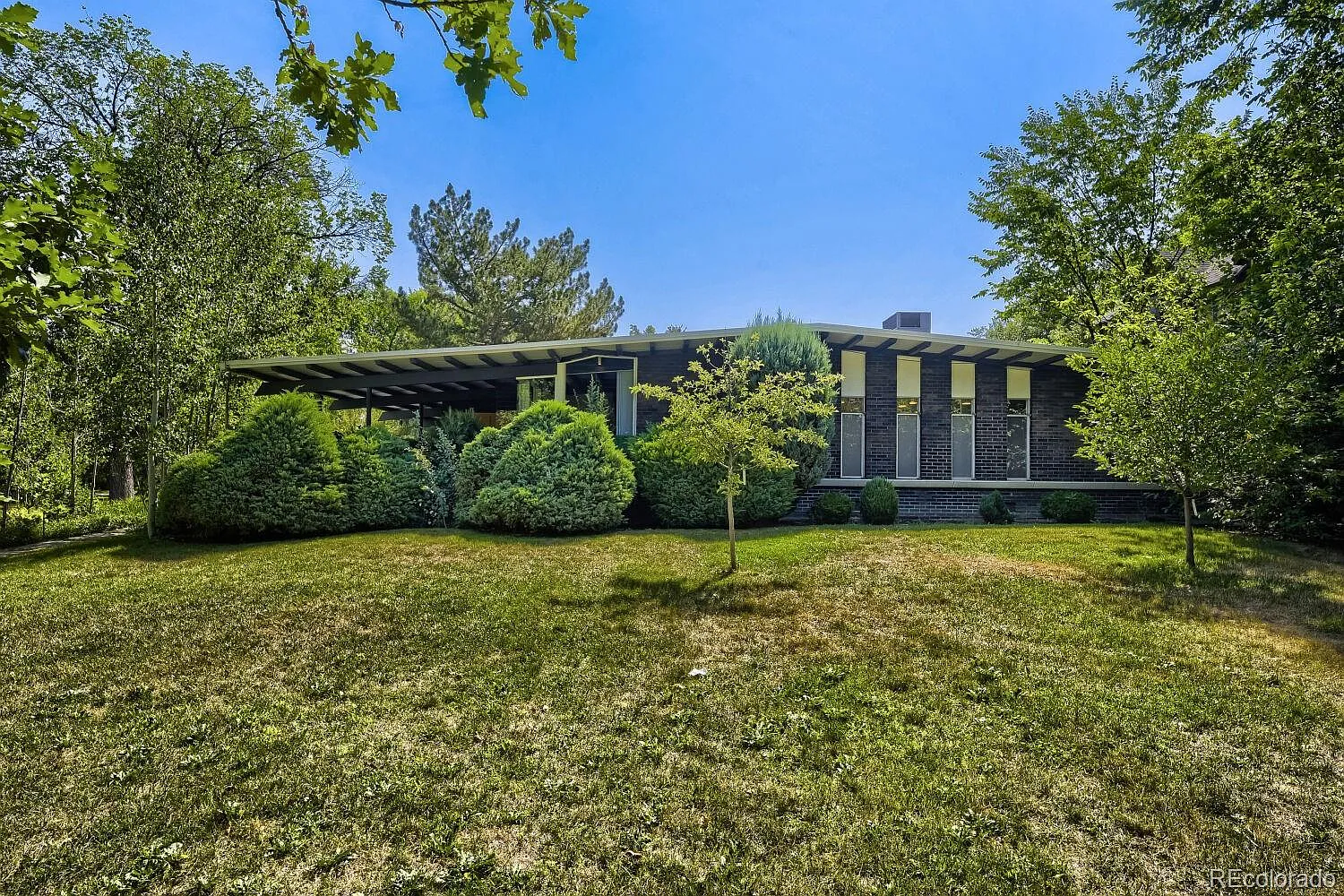 5 bed, 5.5 bath, 4762 sqft, $13,500 — Photo 3