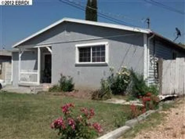2149 Burton Ave photo 1