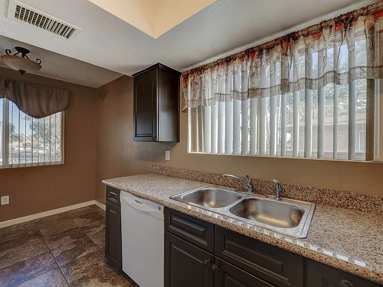 3301 W Loma Ln #4 — Photo 6