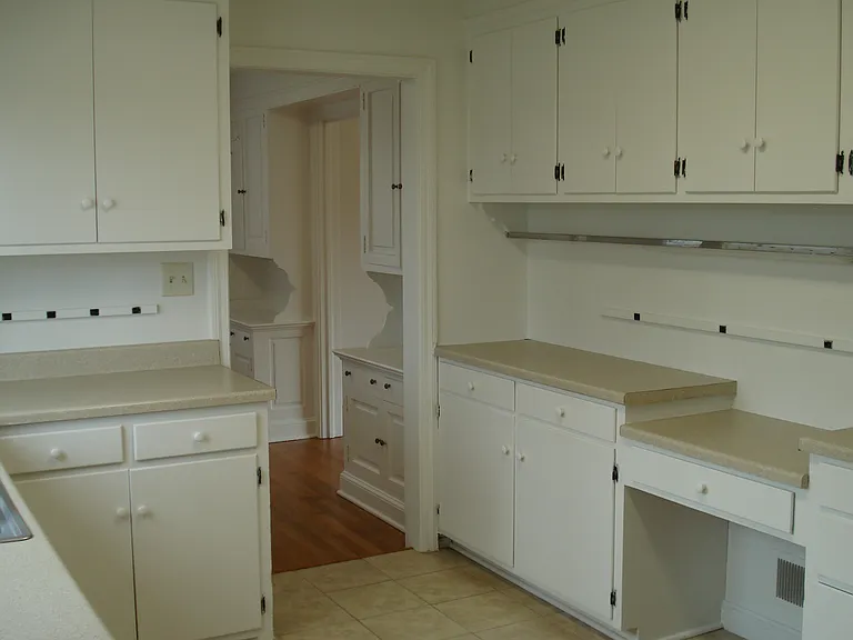 2401 Broadway Ave SW #A — Photo 8