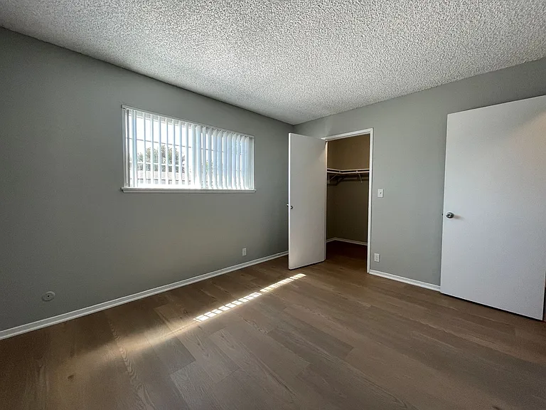 Villa Del Sol Apartments — Photo 192