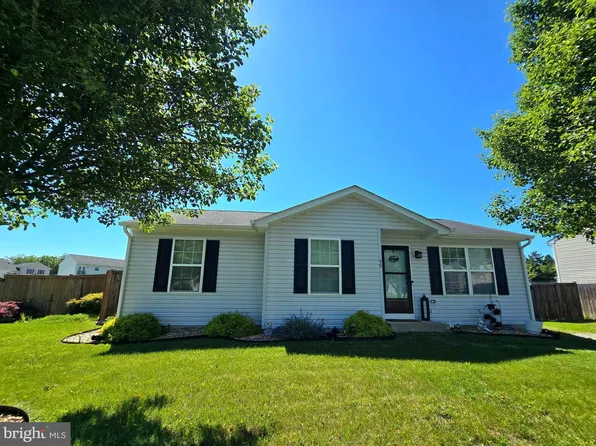 90 Eisenhower Cir, Inwood, WV 25428