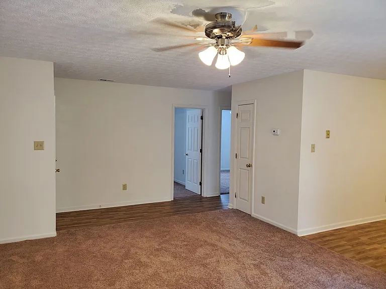 33 Colt Ct #F — Photo 6