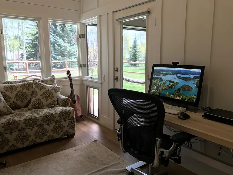 Small guestroom/office