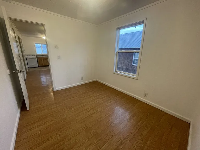 320 Birch St #3 — Photo 6