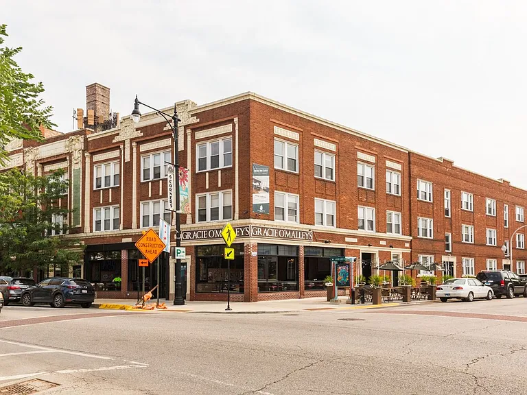 Portage Park Theater Apartments — Photo 26