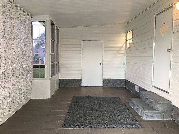 3rd image of 1008 Oriole Cir