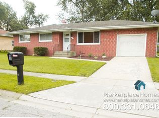 327 Bluebird Ave, Crown Point, IN 46307