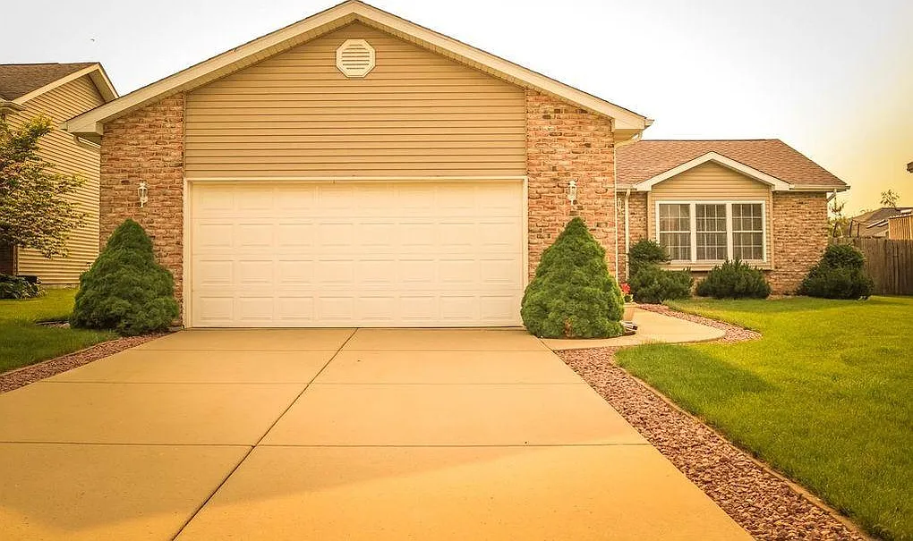 1353 Center Creek Dr — Photo 1