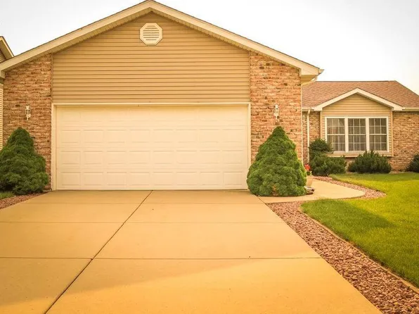 1353 Center Creek Dr, Crown Point, IN 46307