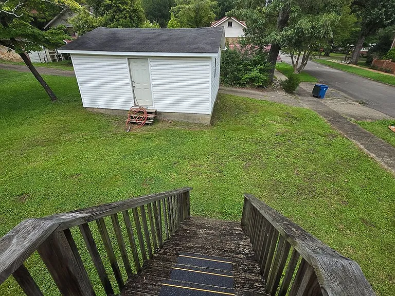 901 Montgomery Ave — Photo 22