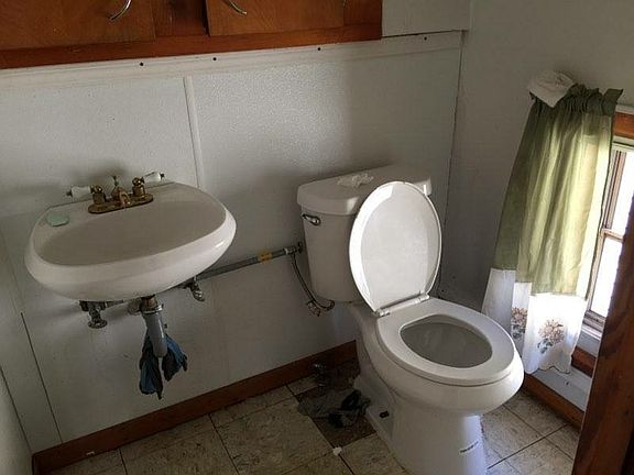 Second floor bathroom