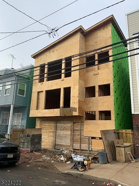 1st image of 33 Brookdale Ave