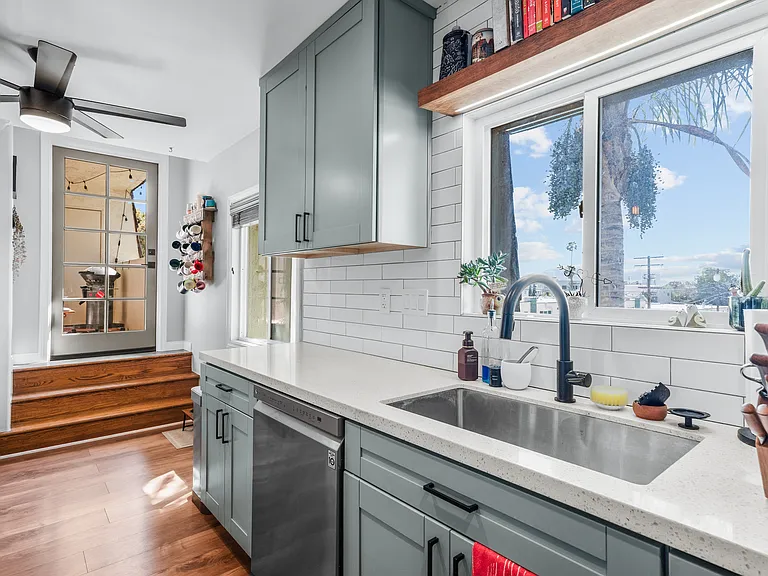 2913 A St #10 — Photo 4