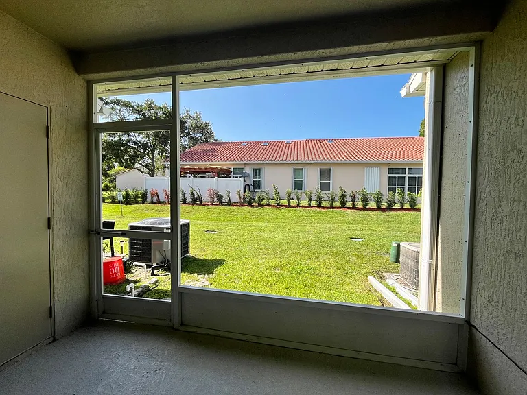 1306 Hampton Park Ln — Photo 10