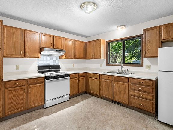 3rd image of 17114 Gage Ave