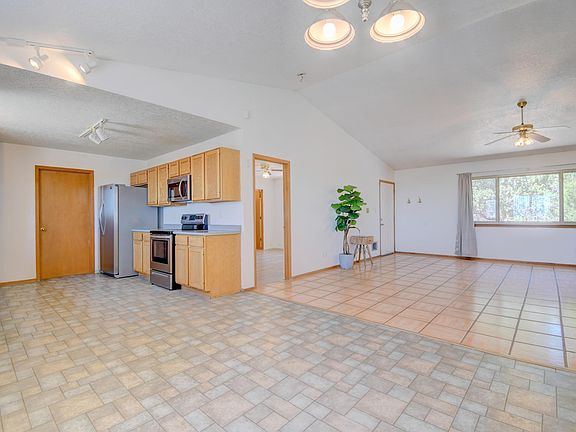 4th image of 81 Edgewood Rd #7