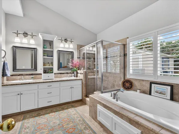 2672 E Bristol Ct, Fresno, CA 93720