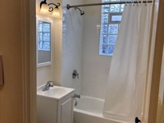 5th image of 3510 N Wolcott Ave #1