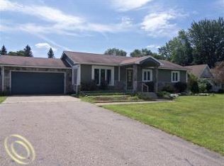 4692 Red Oak Dr, Metamora, MI 48455