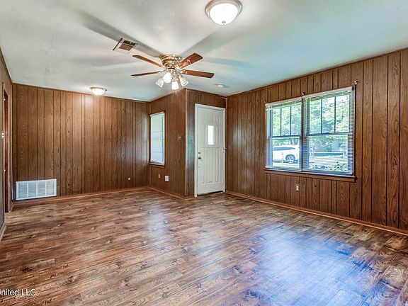 4th image of 16241 Crestview Dr