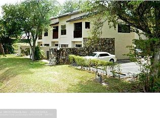 8698 NW 38th Dr, Coral Springs, FL 33065