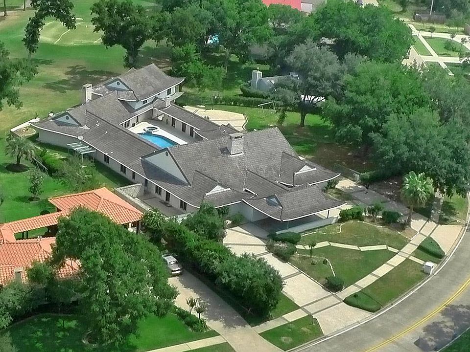 1st image of 2924 Green Tee Dr
