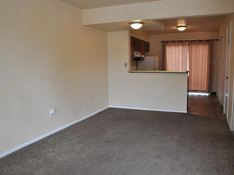 1922 N Salem Ave — Photo 2