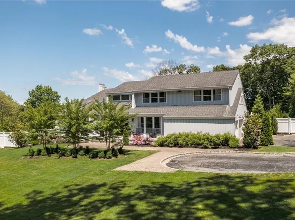 14 Phaetons Drive, Melville, NY 11747