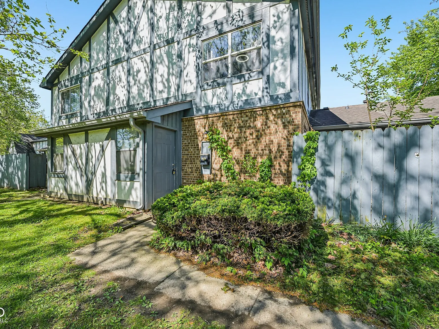 2 bed, 1.5 bath, 1048 sqft, $900 — Photo 3