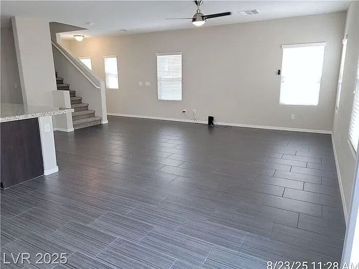 3 bed, 3.0 bath, 1906 sqft, $2,238 — Photo 4