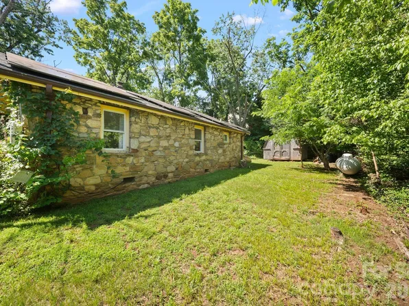 78 Green Oak Rd, Asheville, NC 28804