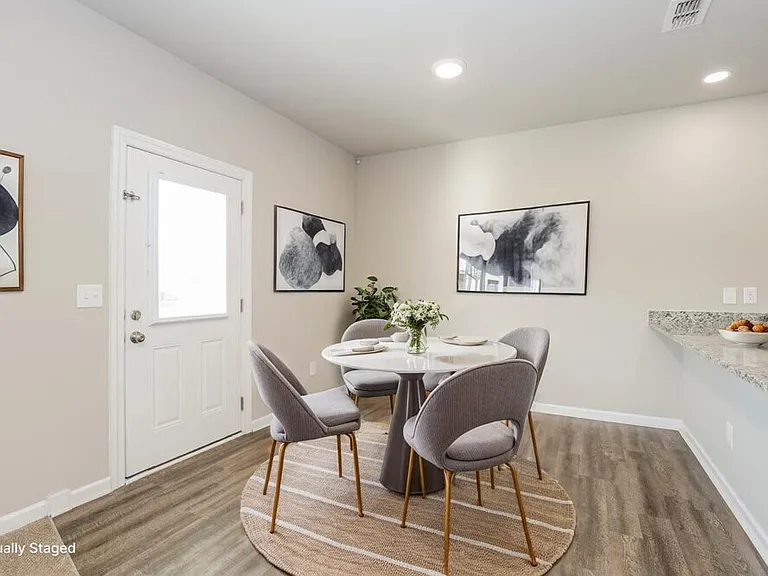 2228 Lismore Dr — Photo 8