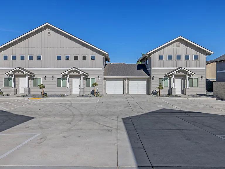 1363 W Grangeville Blvd — Photo 27