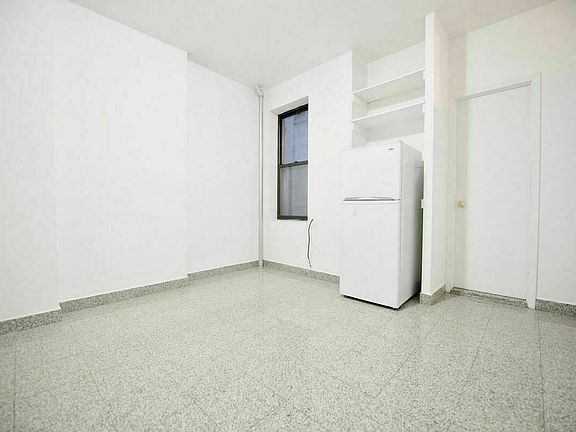 5th image of 179 Mulberry St APT 11B