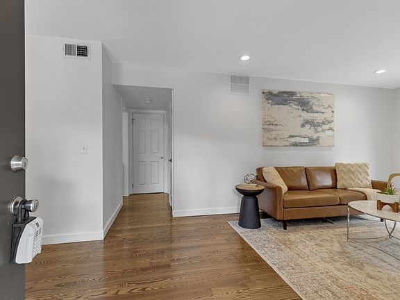 4th image of 3901 Whitland Ave APT 22