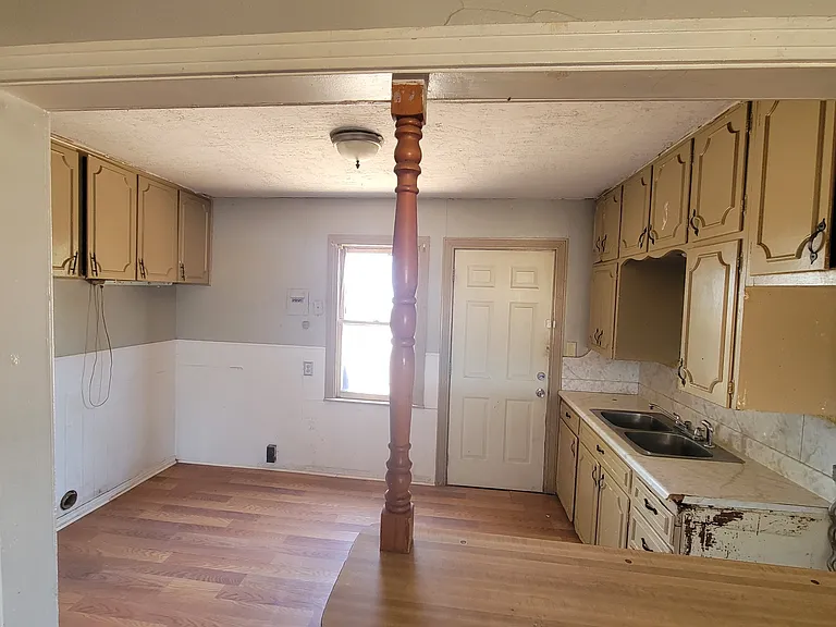1912 NW 16th Ave — Photo 3
