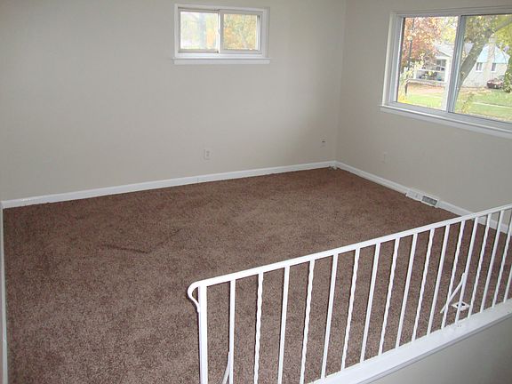 3rd image of 1051 Desoto Ave